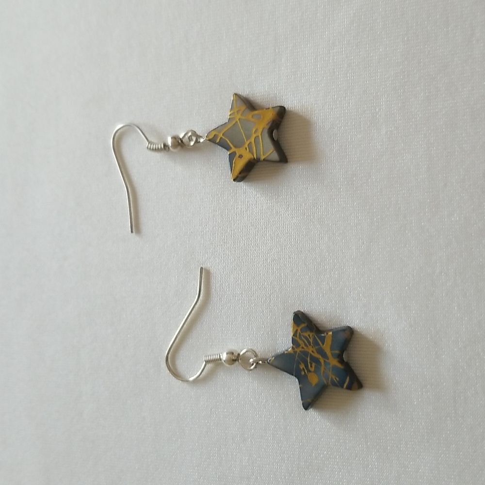 Handcrafted Shell Gold Colored Star Dangle Earrin… - image 1